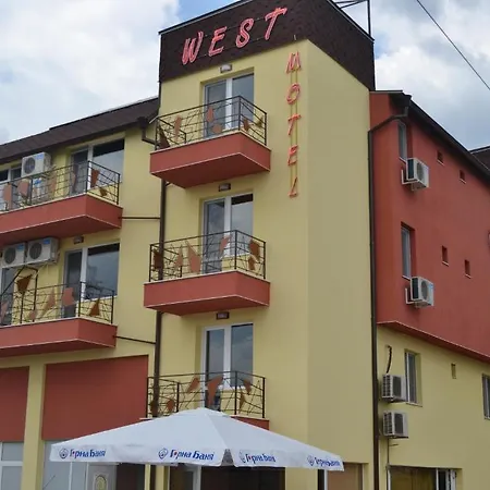 Hotel West