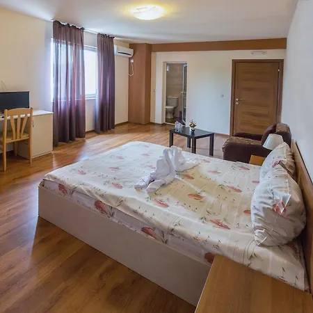 Hotel West