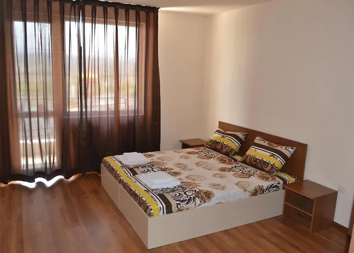 West Otel Yukarı Cuma