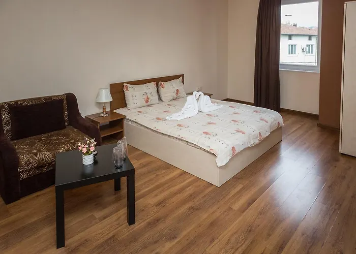 West Otel Yukarı Cuma